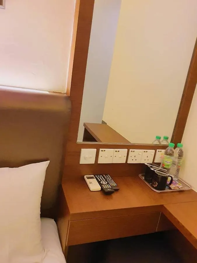 Hotel Zamburger Laurence Melaka - Marina Well 0*, Malacca
